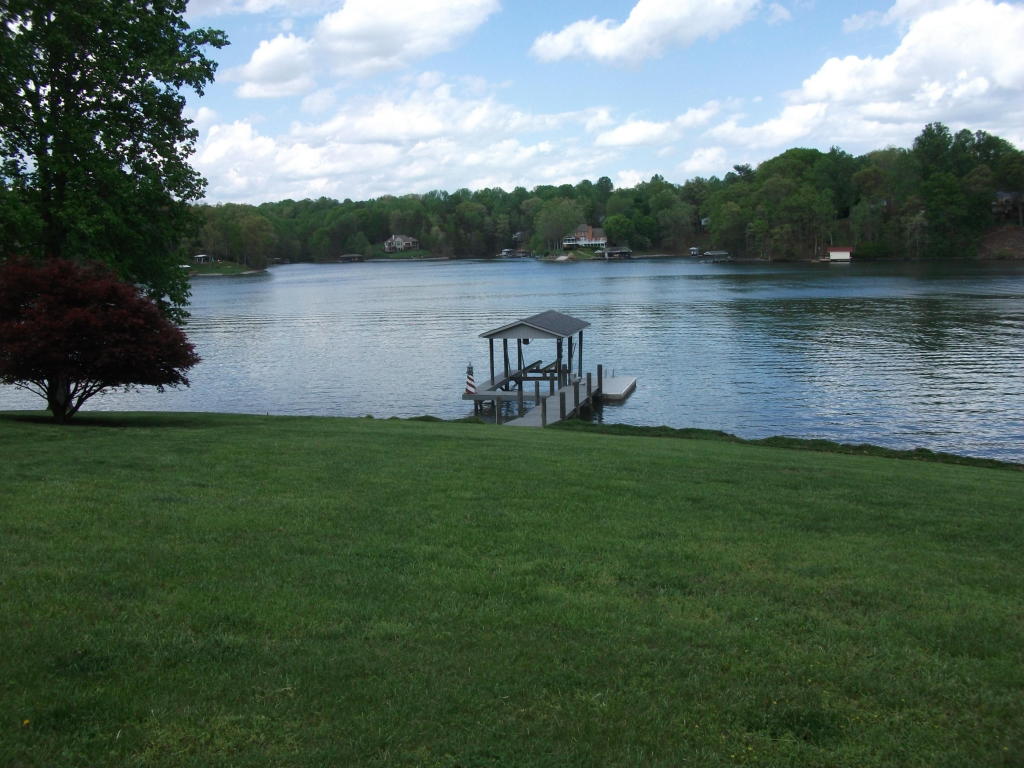5 LAKEMOUNT CIR, Moneta, VA 24121