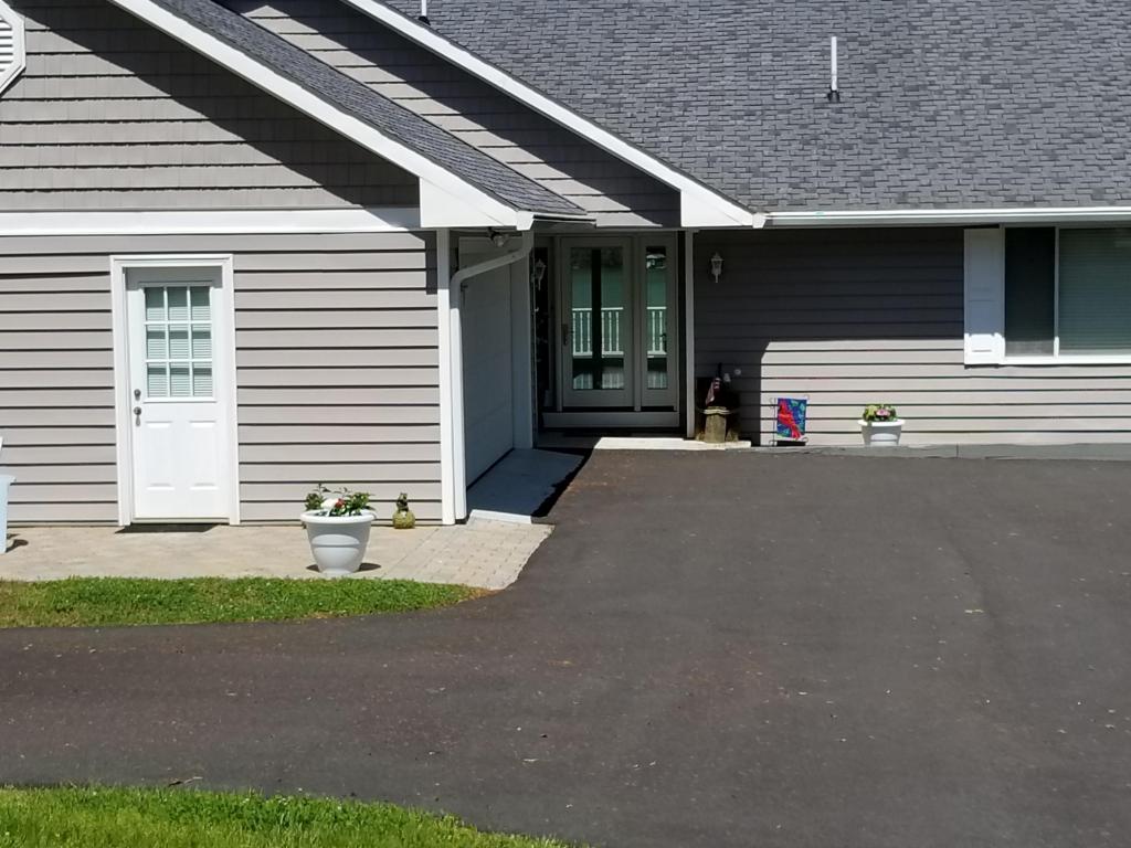5 LAKEMOUNT CIR, Moneta, VA 24121