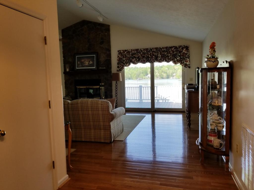 5 LAKEMOUNT CIR, Moneta, VA 24121