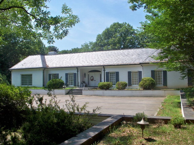 100 Hunters Green Dr, Stanleytown, VA 24168