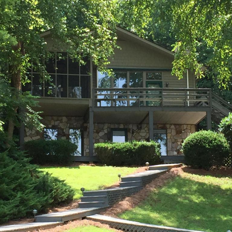 375 NIVER DR, Union Hall, VA 24176