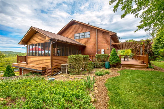 319 Mystic Ln, Willis, VA 24380