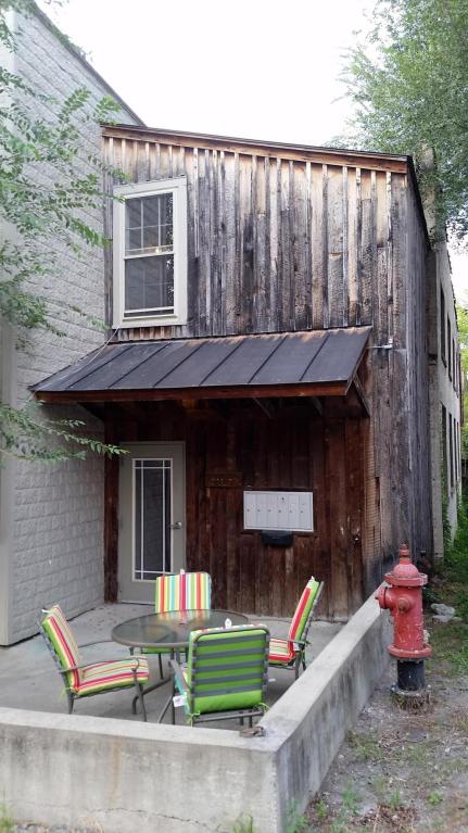 15 1/2 S Jefferson St, Lexington, VA 24450
