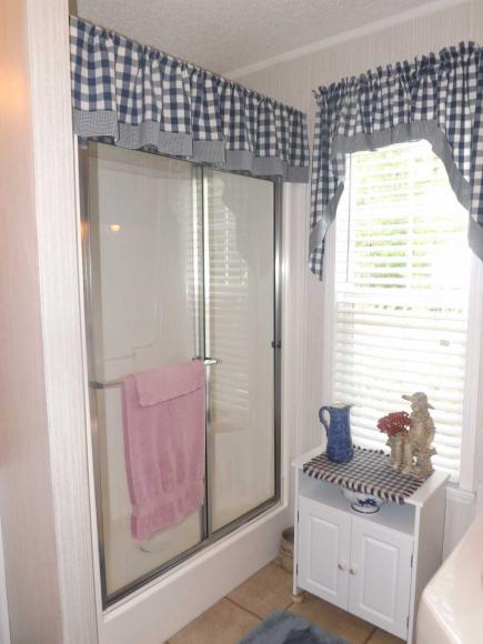 Twin Oaks Mobile Home Park Royal Ridge CircleRustburg, VA 24588