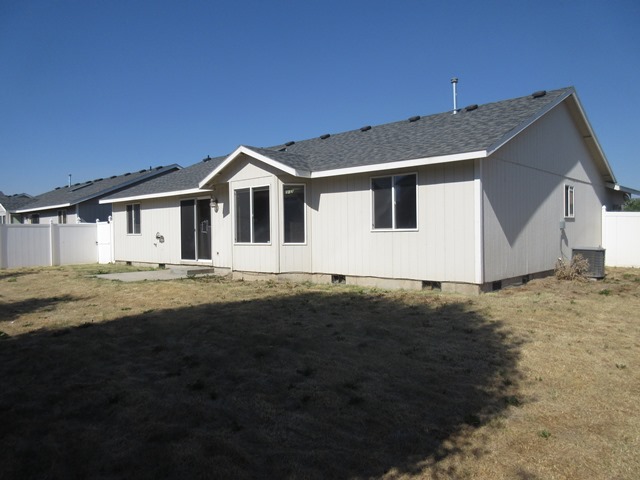 208 N Glacier StMoxee, WA, 98936Yakima County