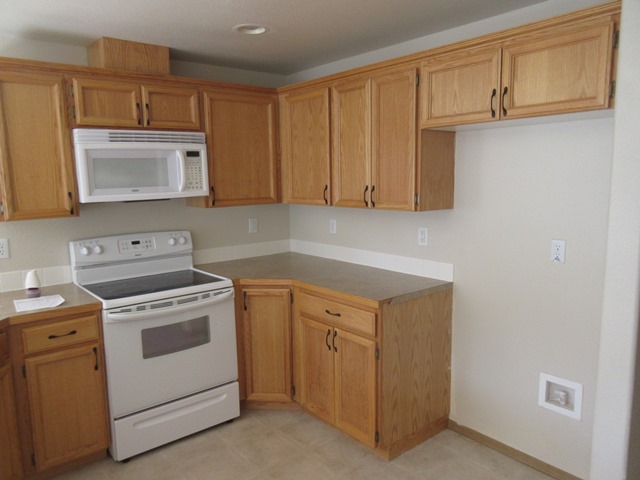 208 N Glacier StMoxee, WA, 98936Yakima County