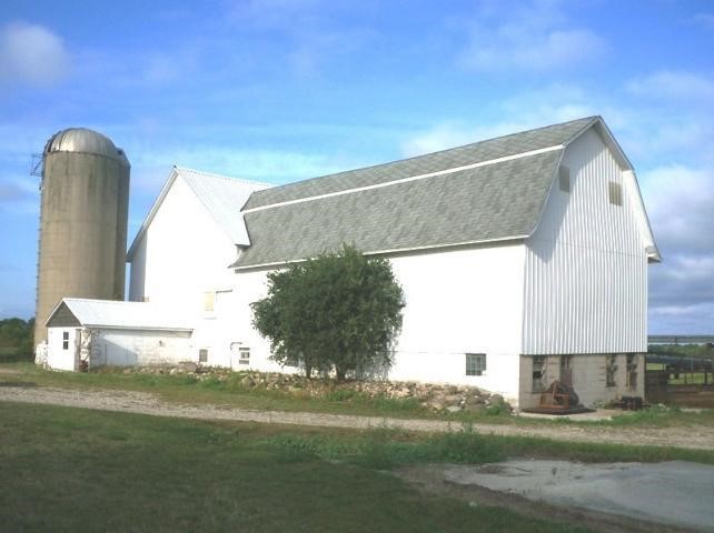 582 S Royal Ave, Belgium, WI 53004