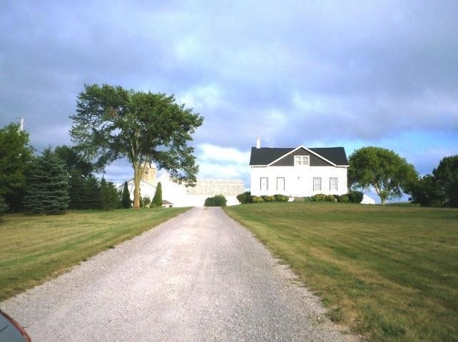 582 S Royal Ave, Belgium, WI 53004