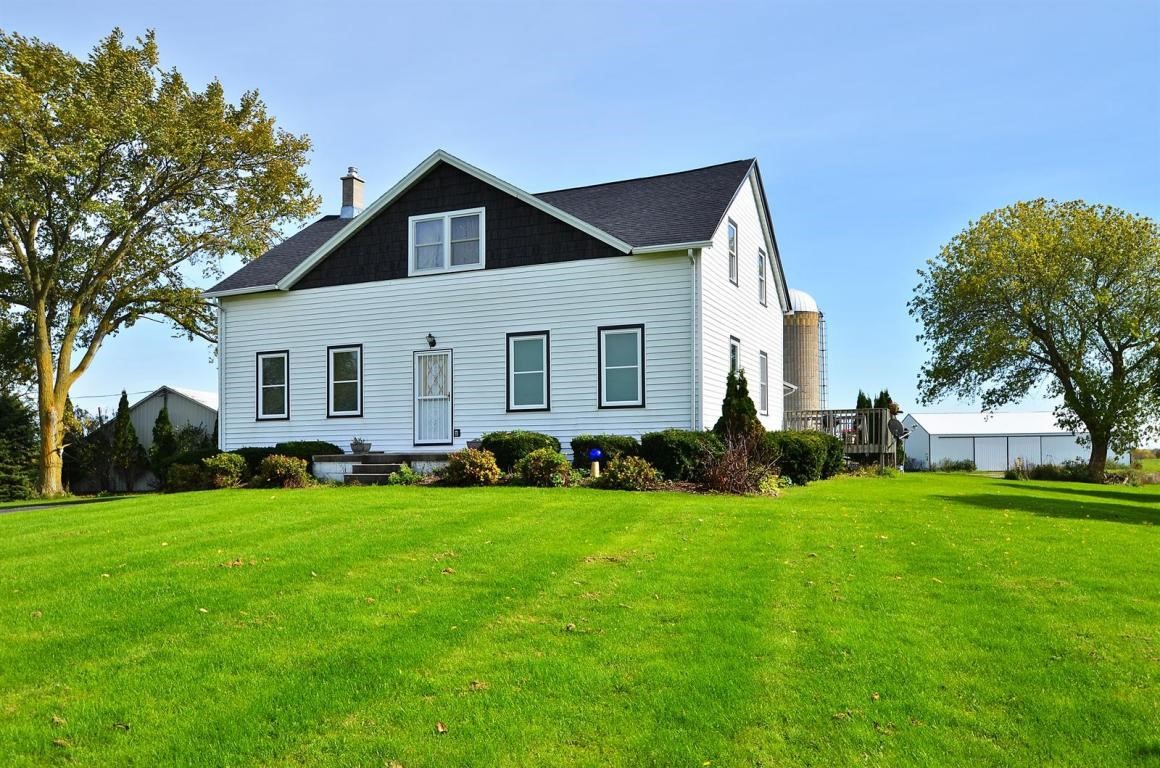 582 S Royal Ave, Belgium, WI 53004