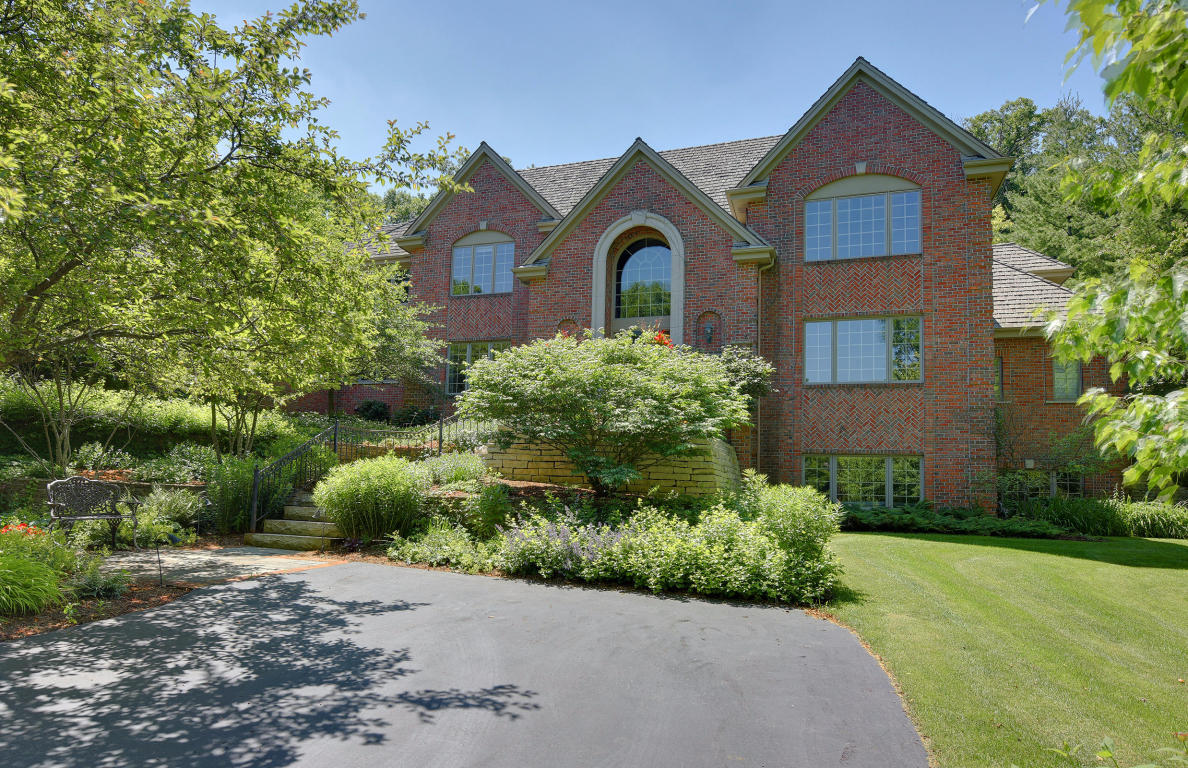 W305N1538 Silverwood Ln, Delafield, WI 53018