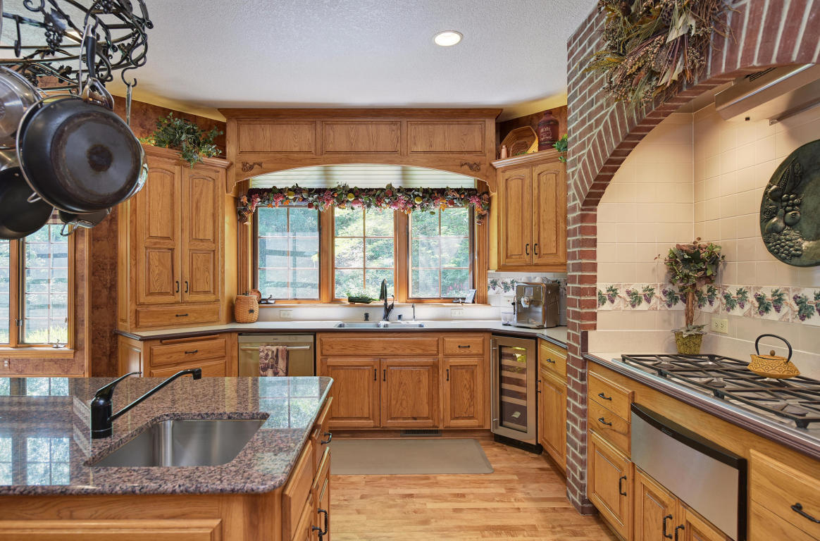 W305N1538 Silverwood Ln, Delafield, WI 53018