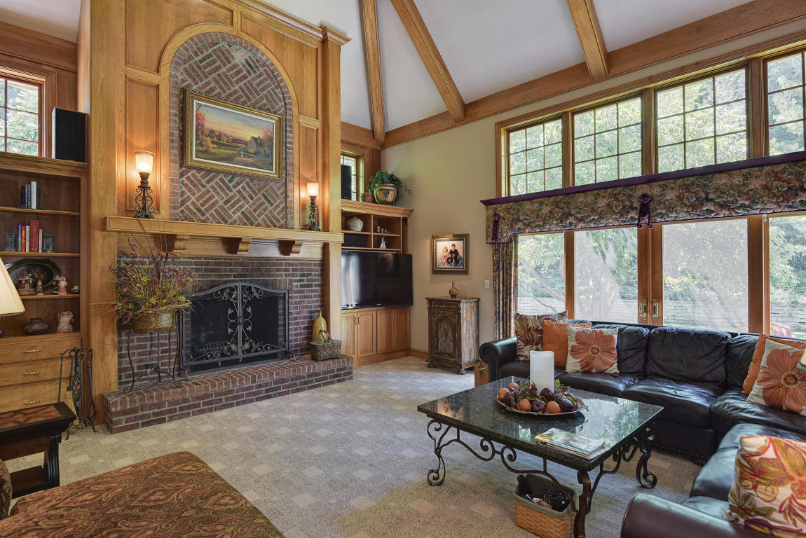 W305N1538 Silverwood Ln, Delafield, WI 53018