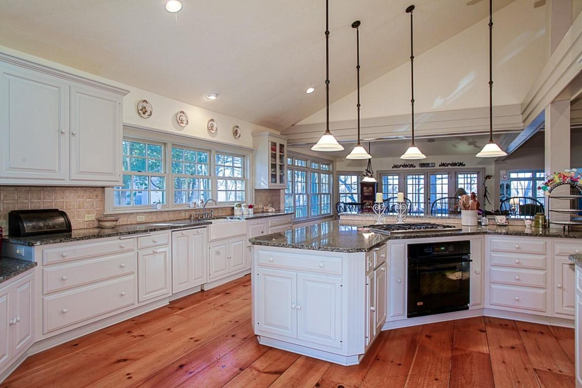 W315N7573 Hwy 83, Hartland, WI 53029