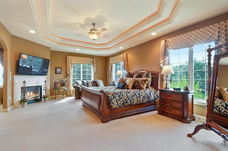 603 N Thornbush Cir, Hartland, WI 53029