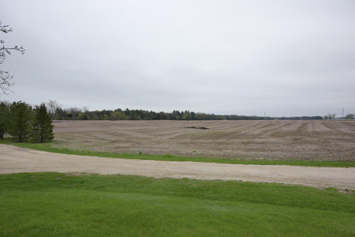 3400 N Sawyer Rd, Summit, WI 53066