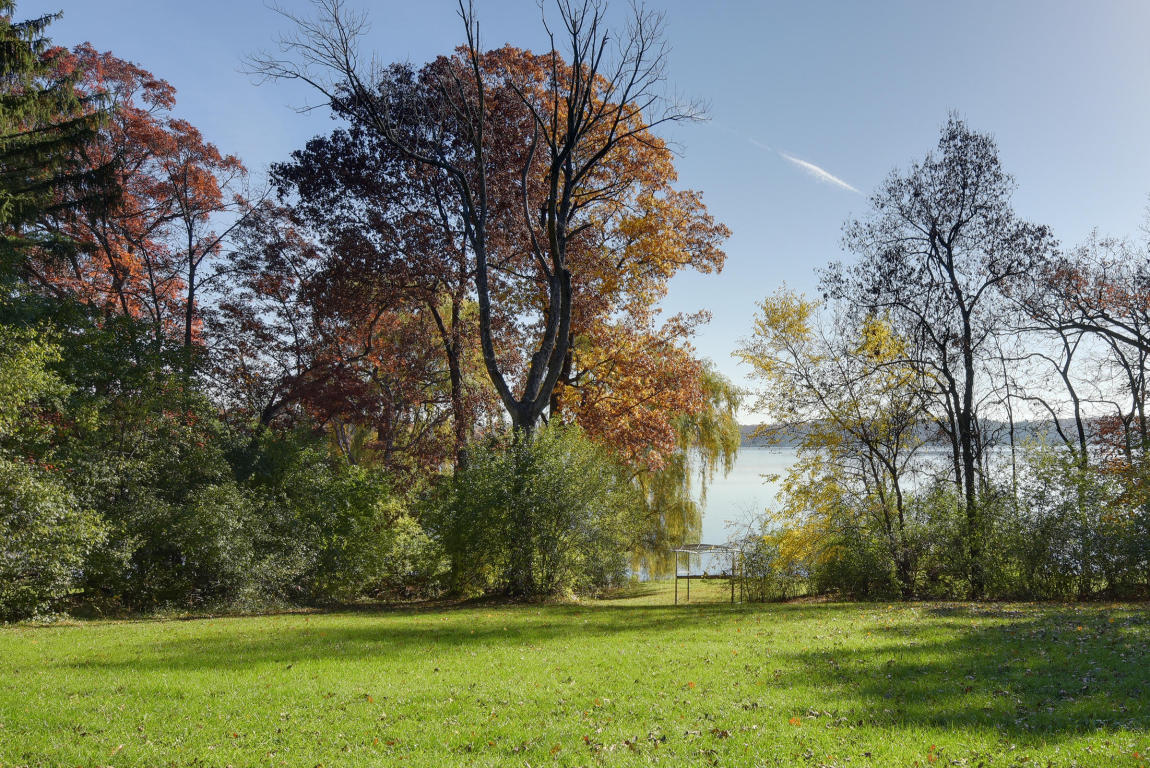4866 Hewitts Point Rd, Oconomowoc Lake, WI 53066