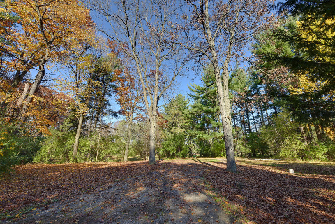4866 Hewitts Point Rd, Oconomowoc Lake, WI 53066