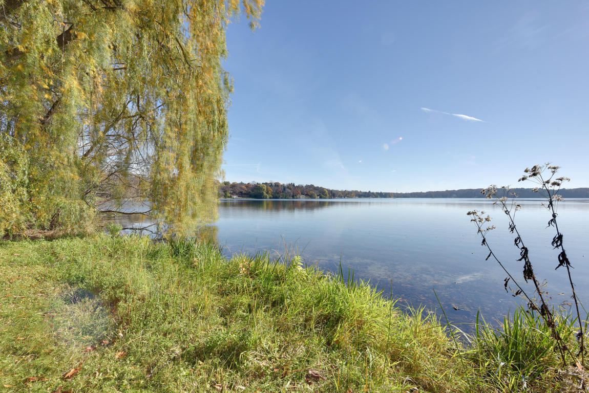 4866 Hewitts Point Rd, Oconomowoc Lake, WI 53066