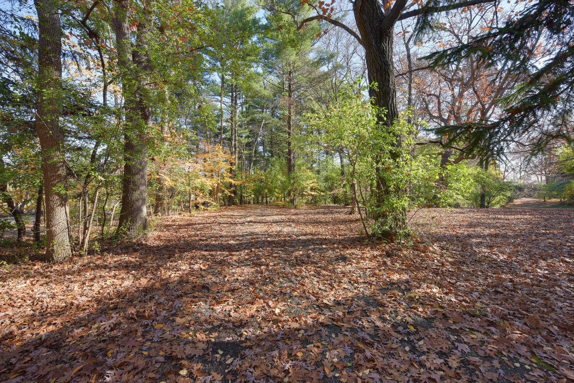 4866 Hewitts Point Rd, Oconomowoc Lake, WI 53066