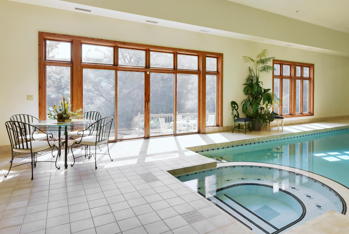 4580 Hewitts Point Rd, Oconomowoc Lake, WI 53066