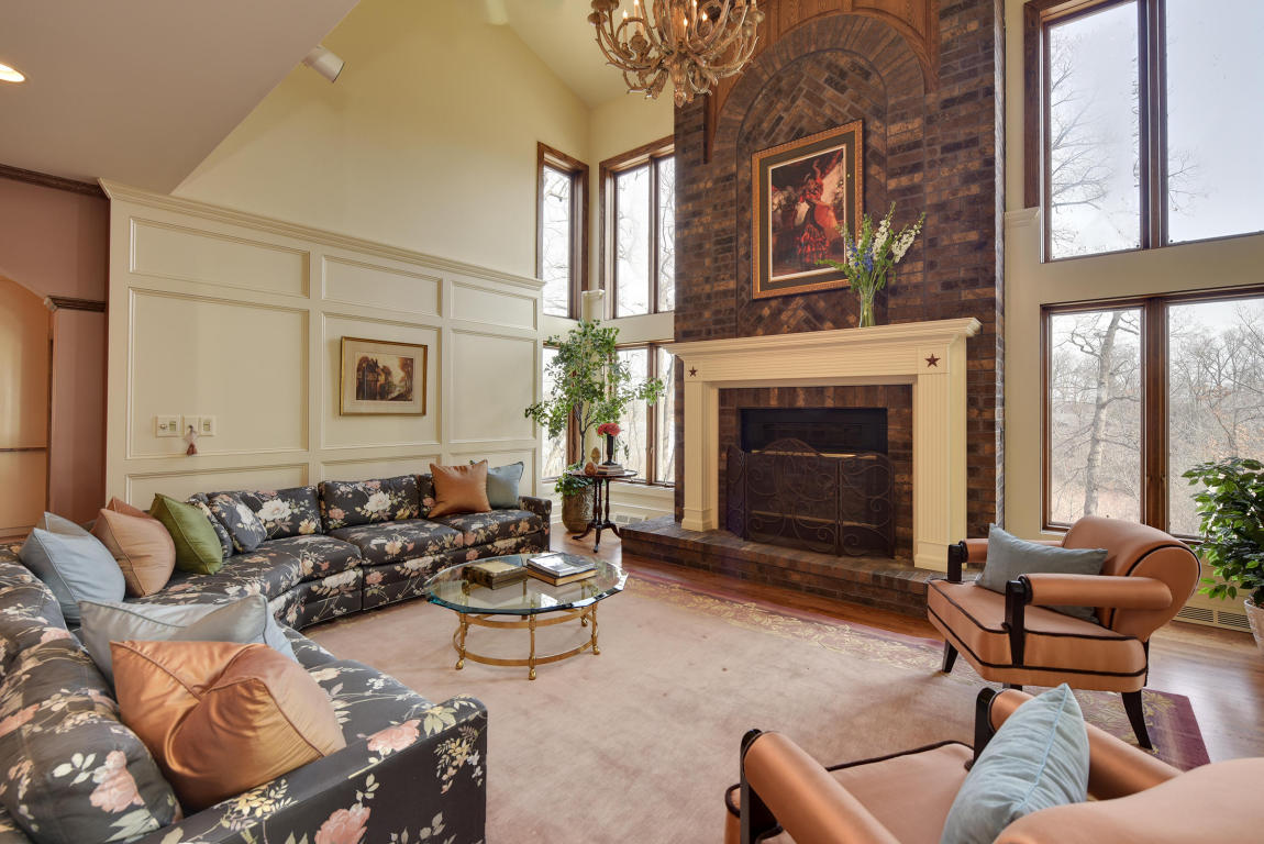 4580 Hewitts Point Rd, Oconomowoc Lake, WI 53066