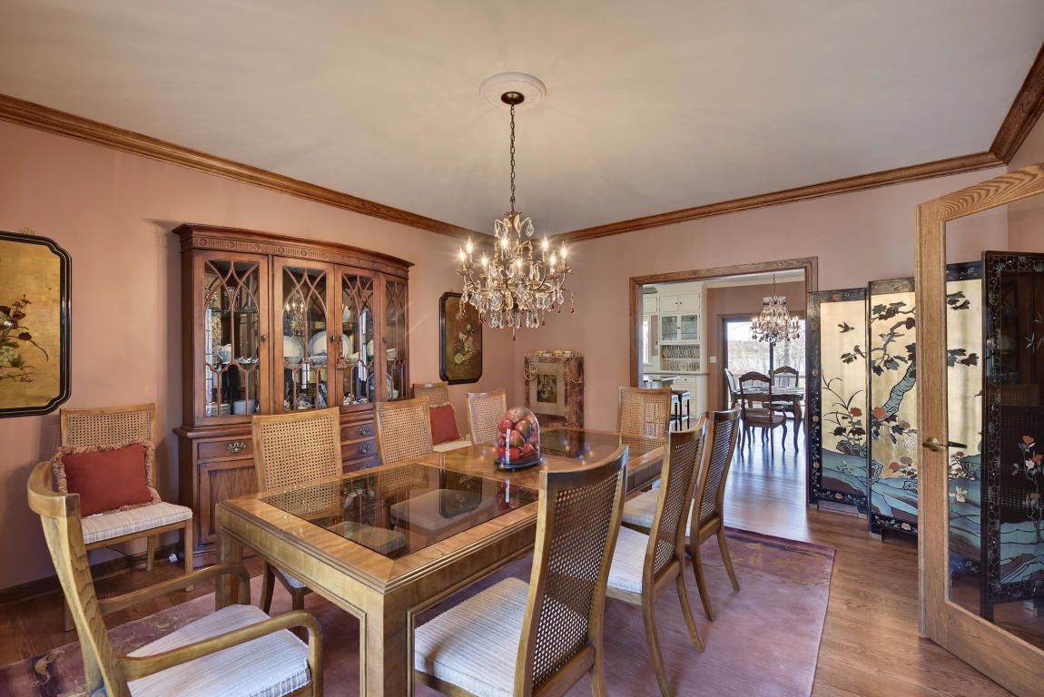 4580 Hewitts Point Rd, Oconomowoc Lake, WI 53066
