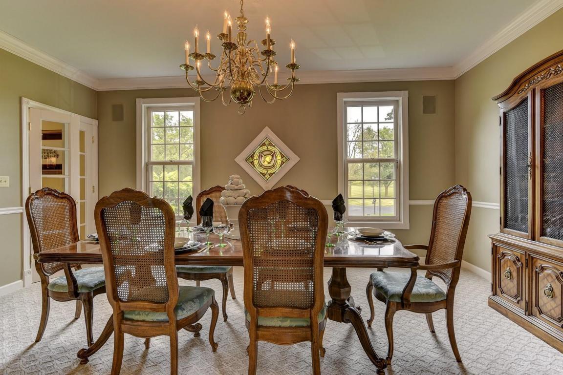 N76W36331 Saddlebrook Ln, Oconomowoc, WI 53066