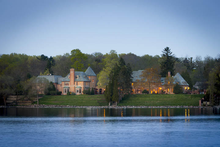 800 N Lake Rd, Oconomowoc, WI 53066