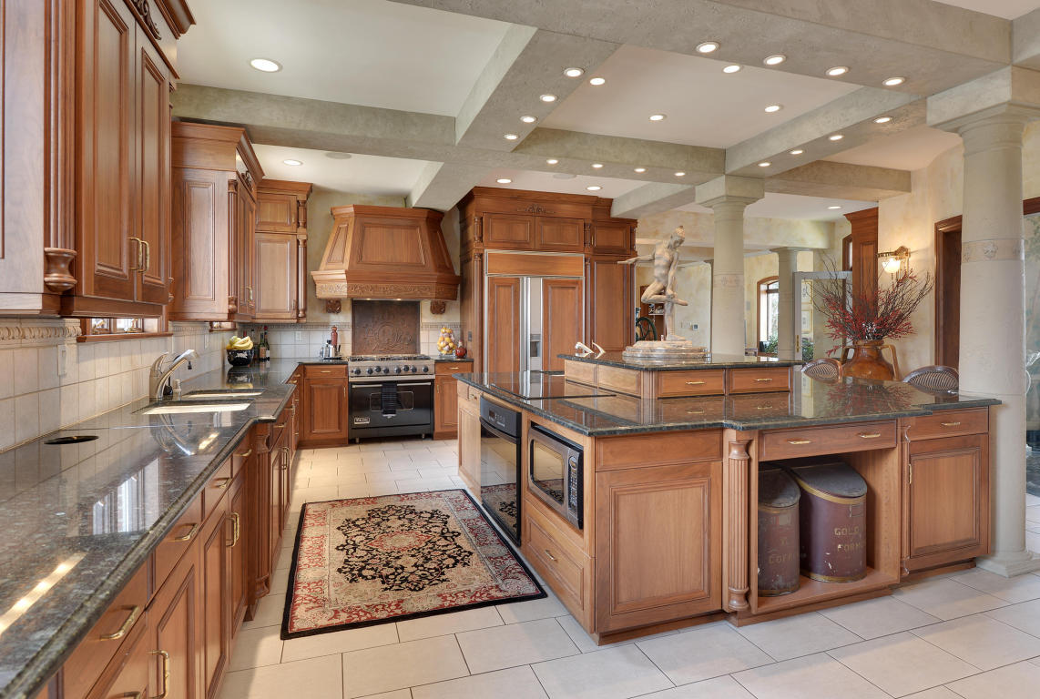 800 N Lake Rd, Oconomowoc, WI 53066