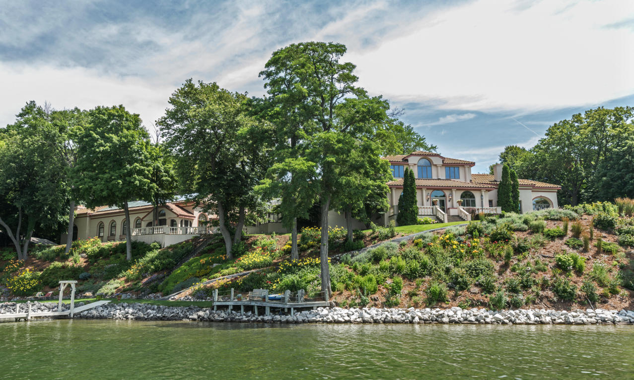 4545 Hewitts Point Rd, Oconomowoc Lake, WI 53066