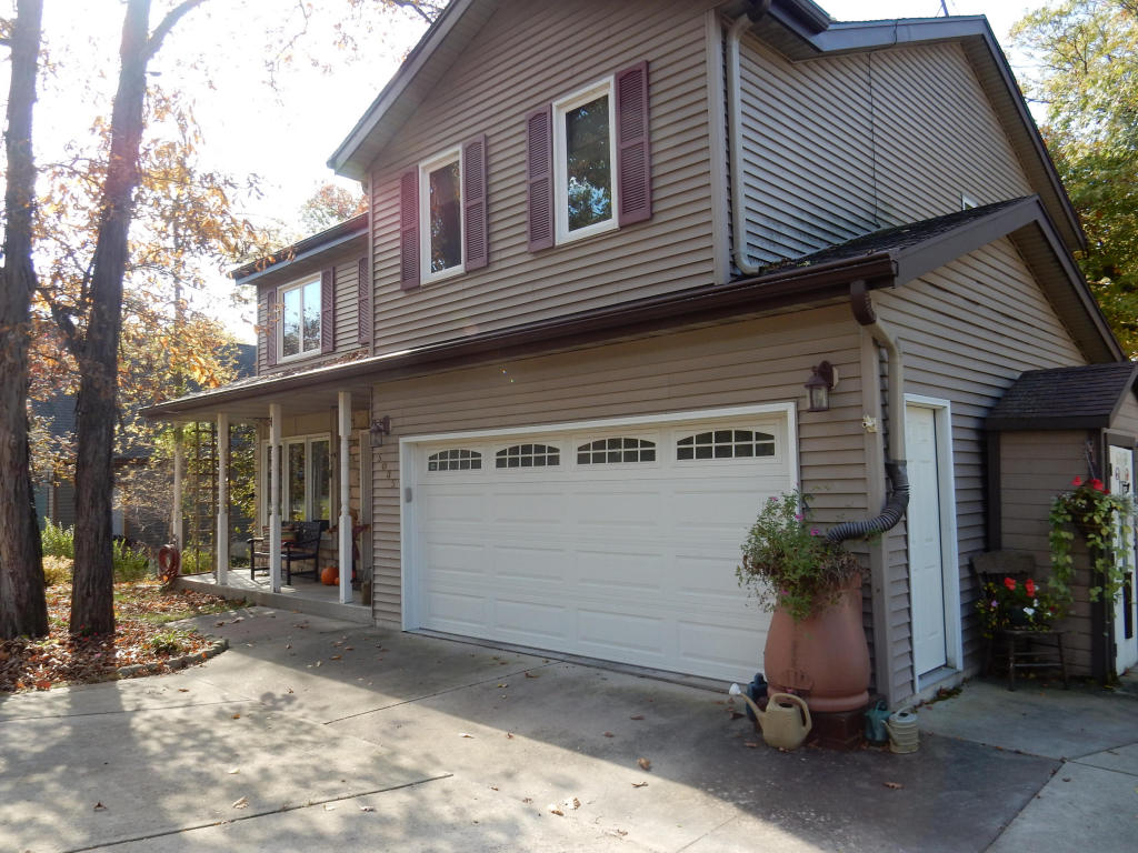 714 Hidden Lake Ct N