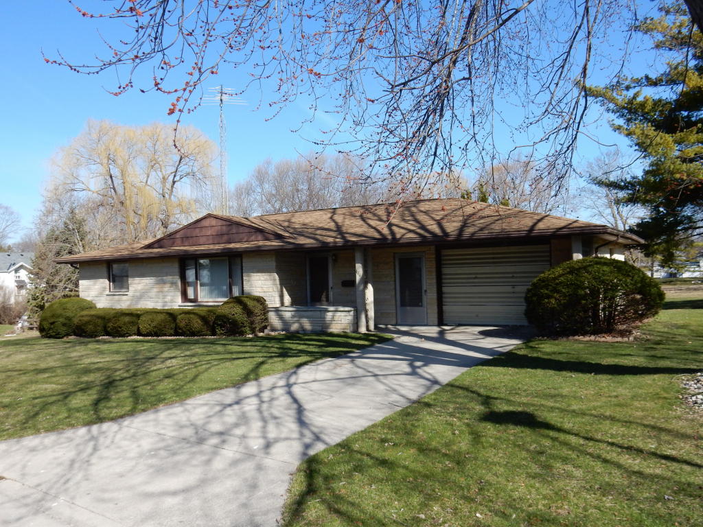 714 Hidden Lake Ct N