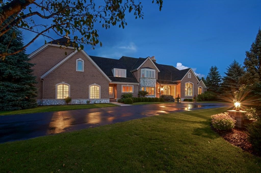 9724 N Columbia Dr, Mequon, WI 53092