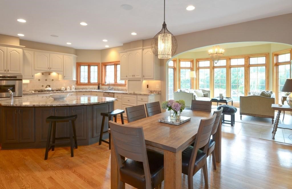 9724 N Columbia Dr, Mequon, WI 53092