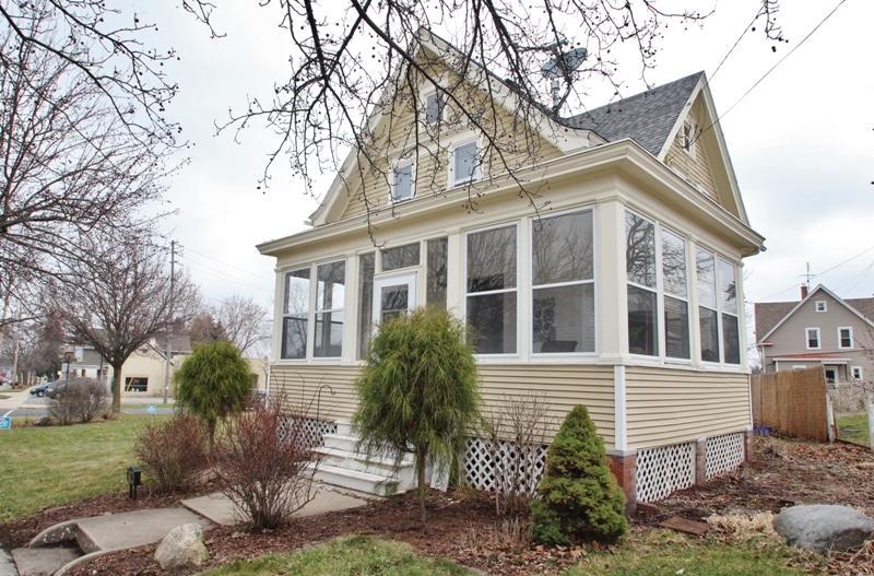 1601 E Main St