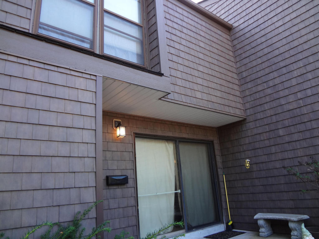1608 Highland View Dr