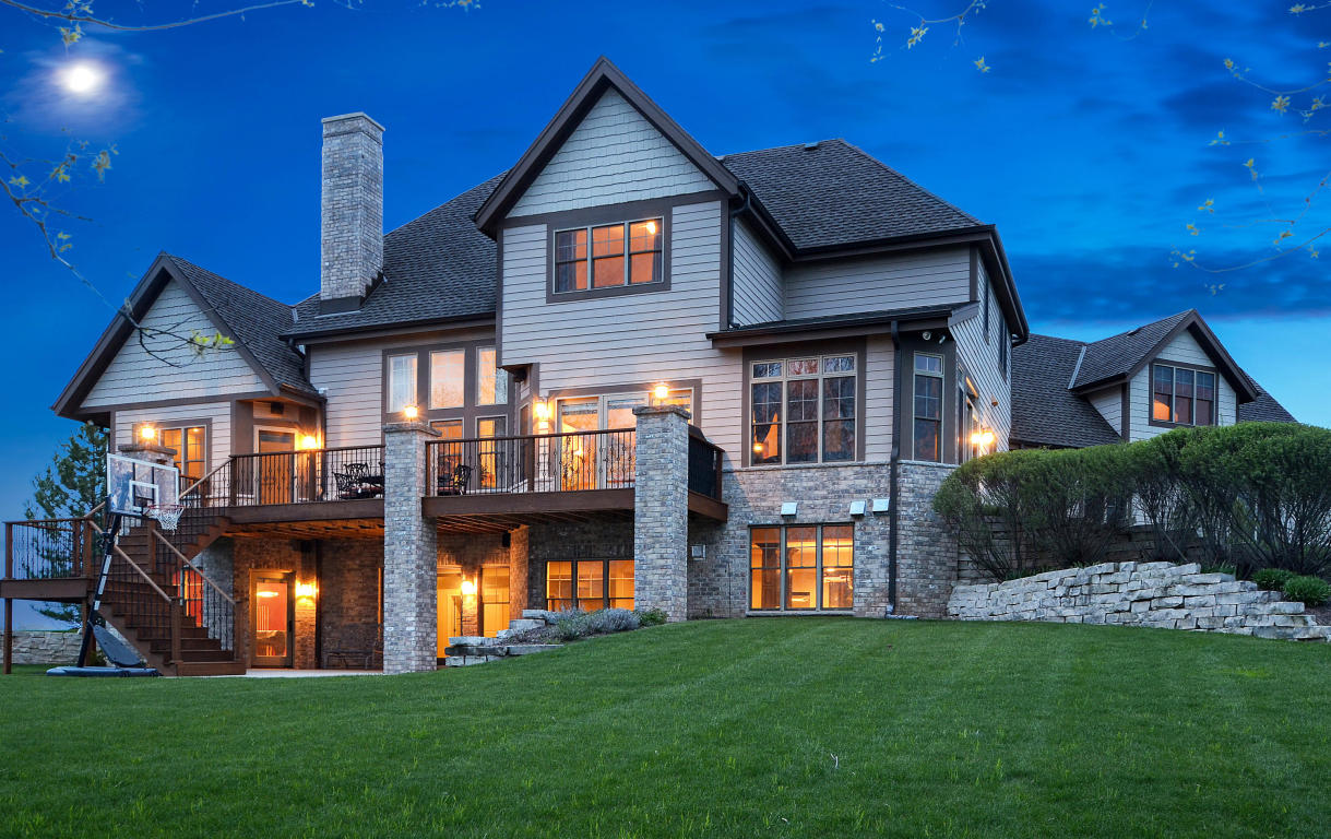 14165 N Pine Bluff Rd, Mequon, WI 53097