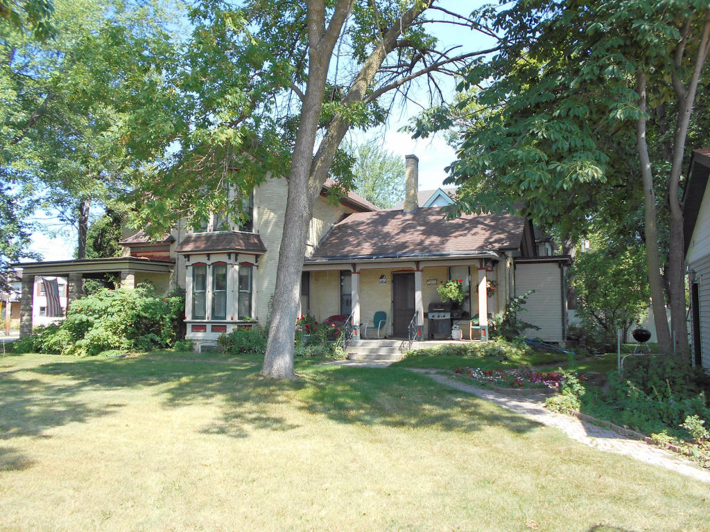 908 Clay St