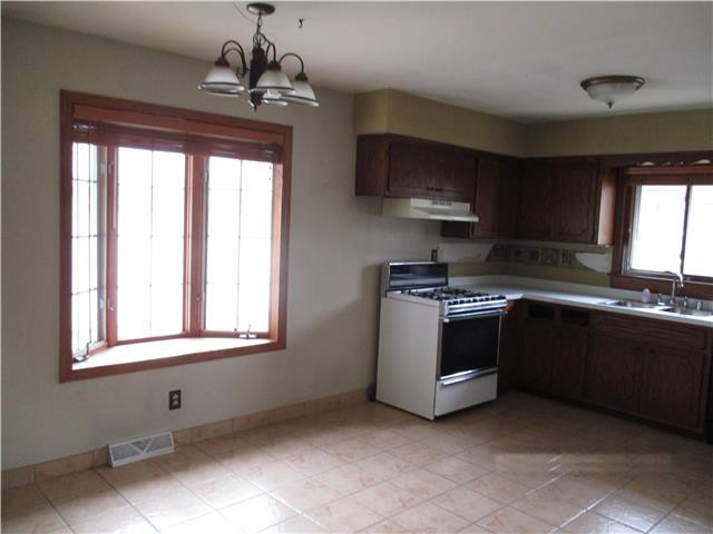5640 S Elaine AveCudahy, WI, 53110Milwaukee County