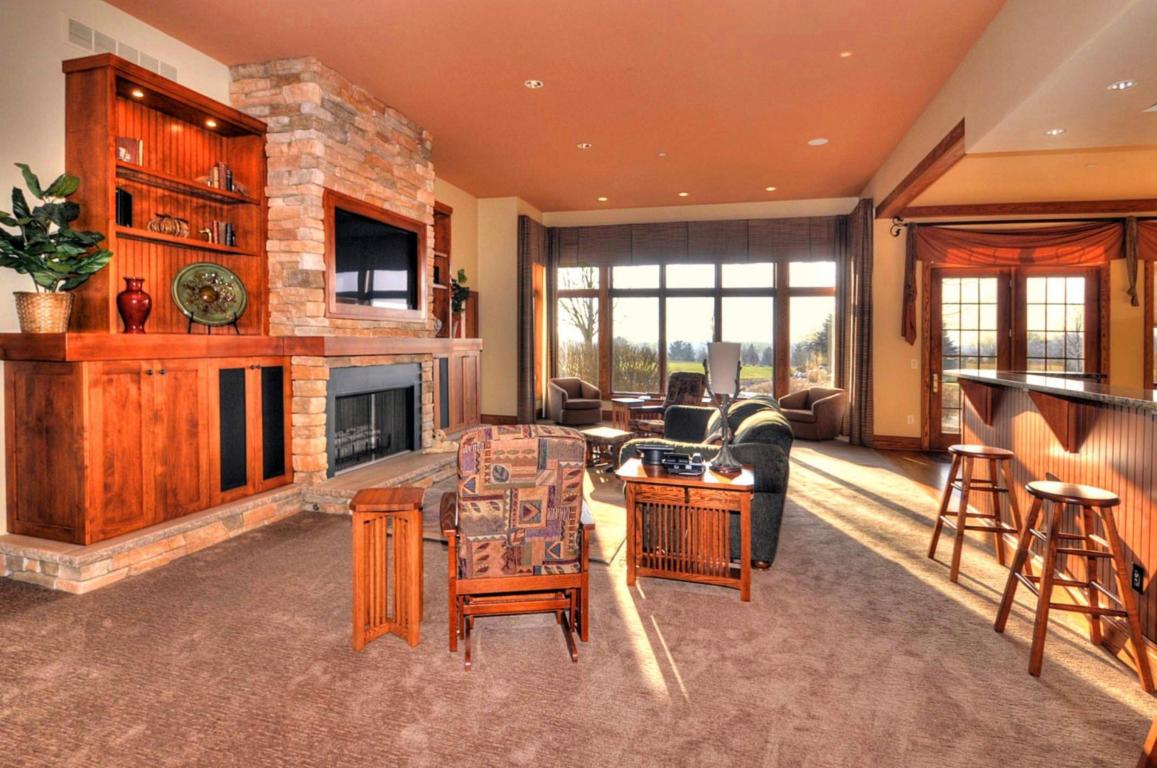 W5775 Nine Indian Trl, Sugar Creek, WI 53121