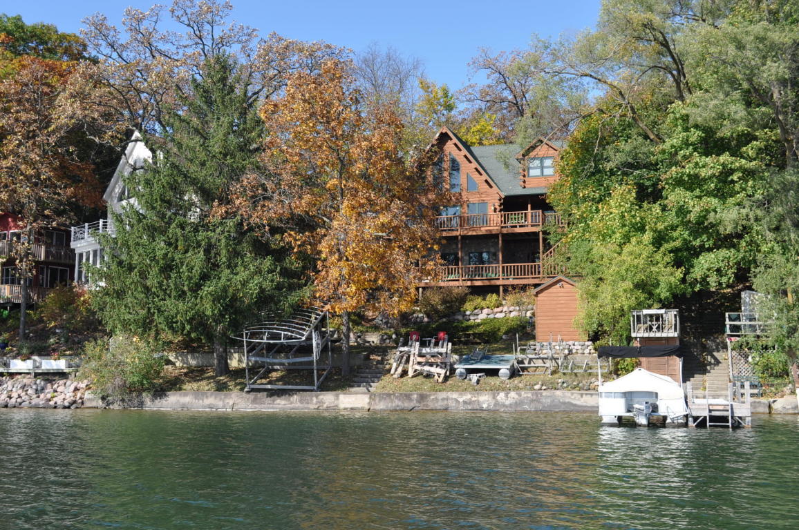W5573 Oriole Dr, Elkhorn, WI 53121