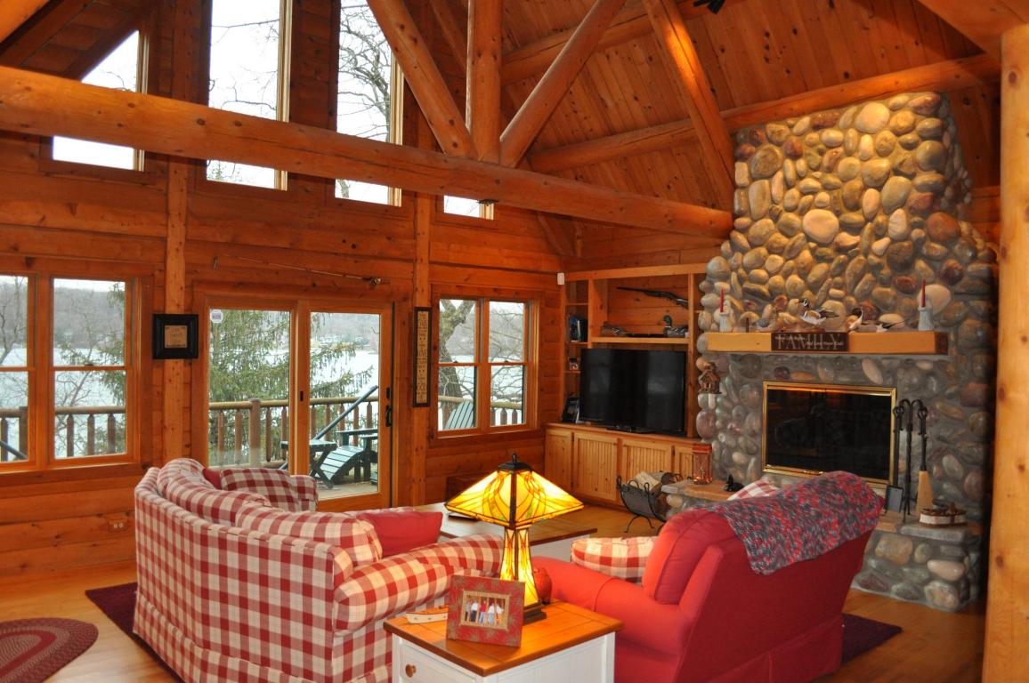 W5573 Oriole Dr, Elkhorn, WI 53121