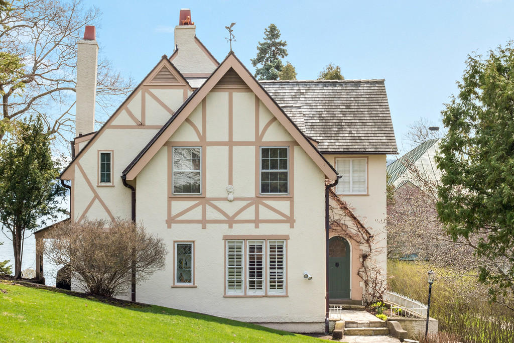 563 N Lake Shore Dr, Fontana, WI 53125