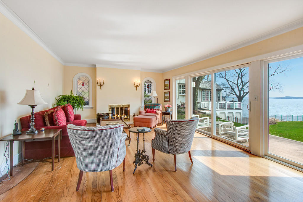 563 N Lake Shore Dr, Fontana, WI 53125