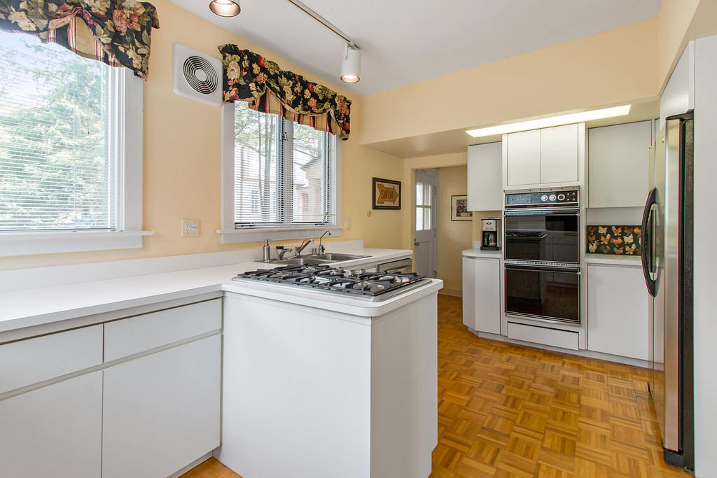 563 N Lake Shore Dr, Fontana, WI 53125