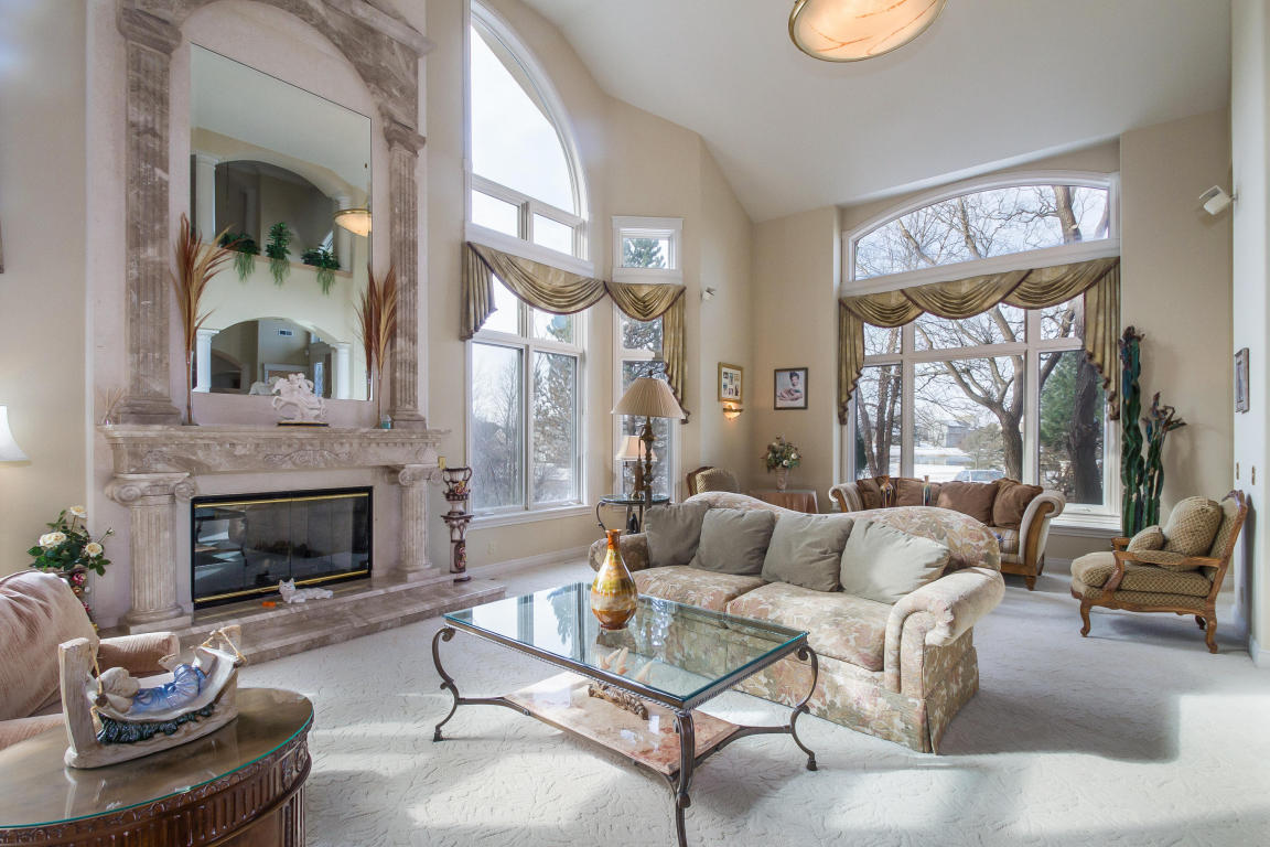 6980 S 35th St, Franklin, WI 53132