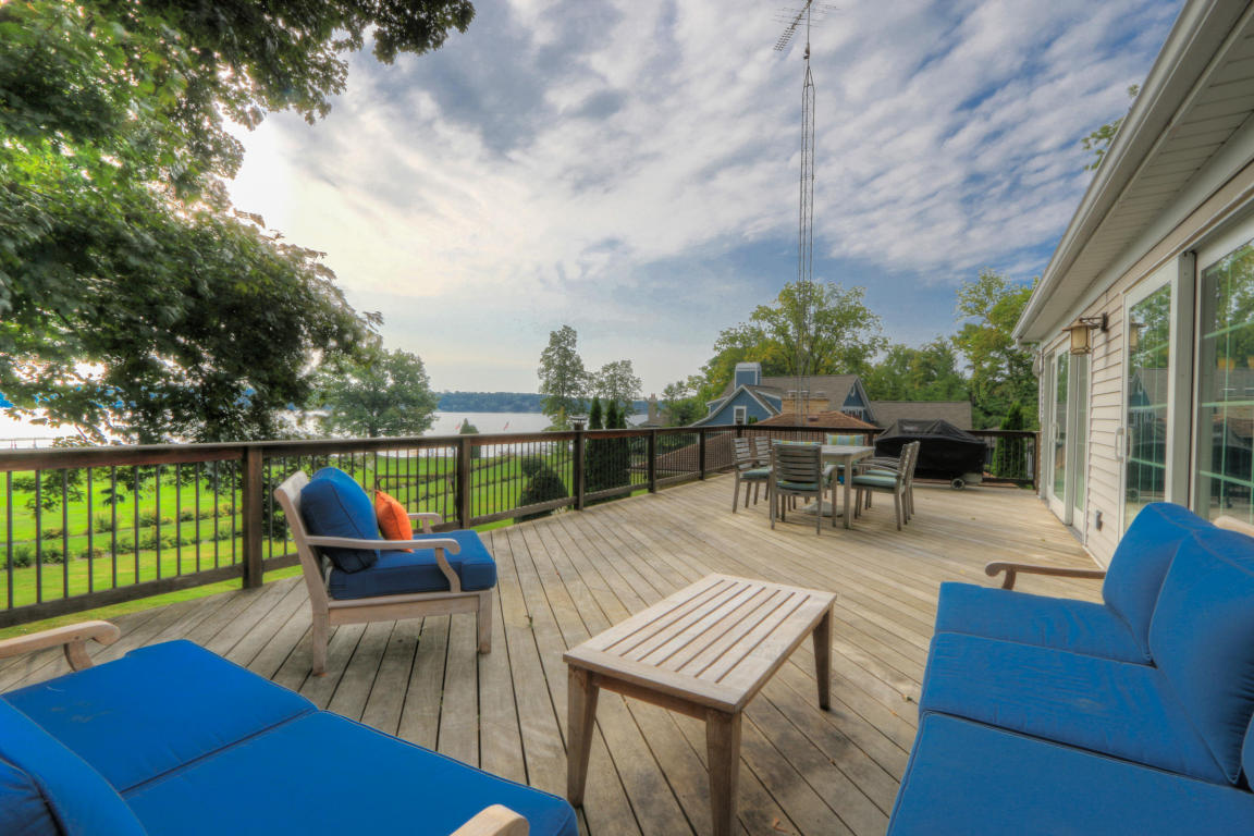 75 Hillside Dr, Lake Geneva, WI 53147
