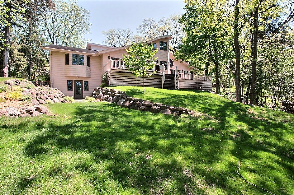 N5983 Hillside Dr