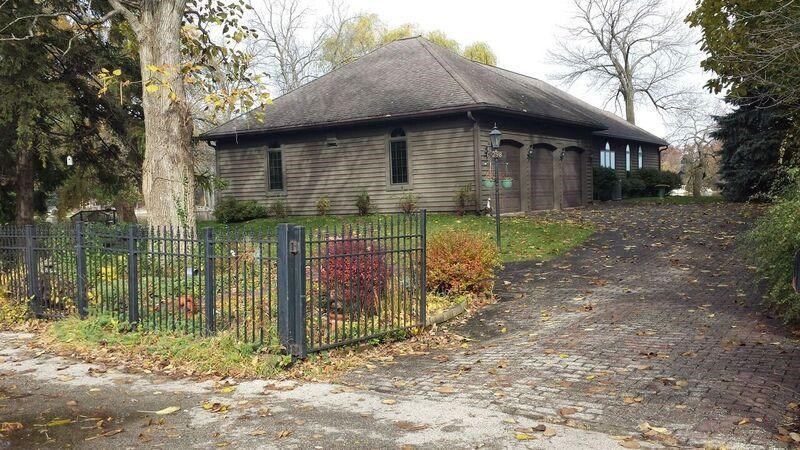 298 W Park Dr, Twin Lakes, WI 53181