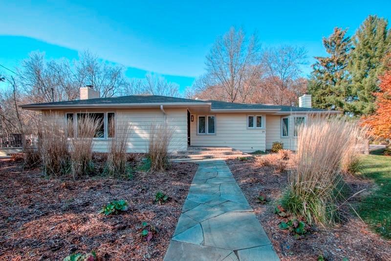 221 Kenosha St